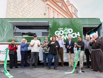 Good Samwich ribbon-cutting